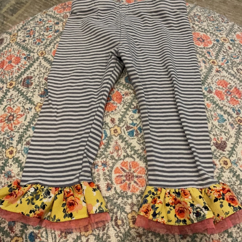 Striped Ruffled Leggings - Picture 2 of 3